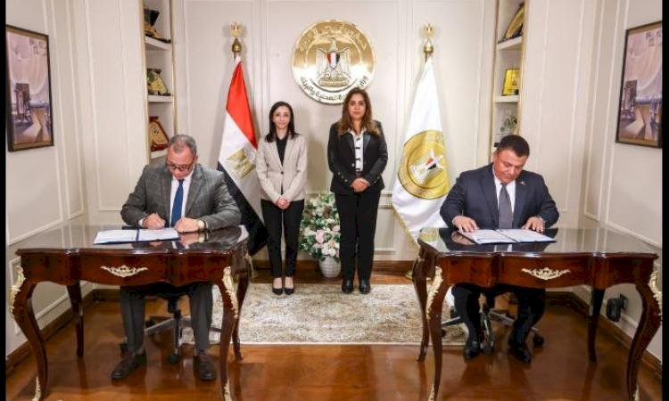 وزيرة التنمية ومحافظ البحيرة تشهدان توقيع عقود تشغيل وصيانة وتطوير 3 مجازر بالمحافظة