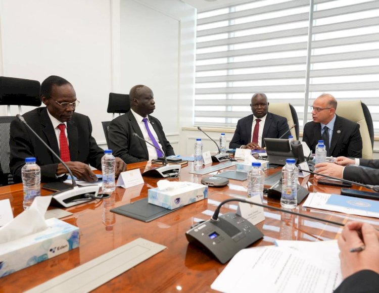 وزير الاستثمار يبحث مع نظيره بجنوب السودان تعزيز التعاون الاستثماري والتجاري