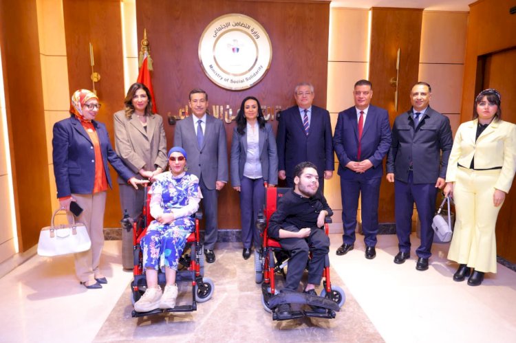 وزارة التضامن الاجتماعي وبنك التعمير والإسكان يشهدان توزيع عدد من الأجهزة التعويضية لطلاب الجامعات من ذوي الإعاقة