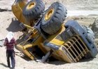 انقلب عليه اللودر.. مصرع شخص في الدقهلية