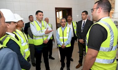 وزير الصناعة يتفقد مصانع أسمنت وغذائية وملابس في بني سويف والمنيا