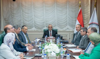وزير الإنتاج الحربي يناقش تخفيض استهلاك الطاقة وأساليب خفض البصمة الكربونية