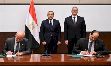 الرئيس السيسي يصل إلى مطار عنتيبي الدولي