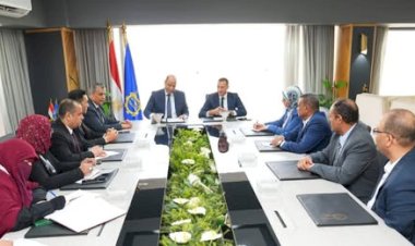 وزير العمل ومحافظ أسوان يبحثان مع" اللجنة الاستشارية" تحديات" العمالة غير المنتظمة " في قطاع المناجم والمحاجر