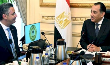 رئيس الوزراء يتابع مع وزير التموين استعدادات استقبال العيد الأضحى المبارك