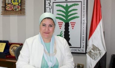 رئيسة المجلس القومي للطفولة والأمومة تتلقى تقريرًا عن انتظام العمل بخط نجدة الطفل