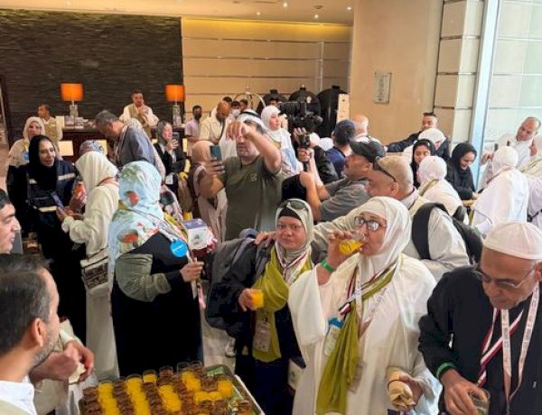 وزيرة التضامن تطمئن على وصول أول أفواج حجاج الجمعيات الأهلية إلى المدينة المنورة