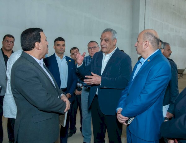 وزير الإنتاج الحربي في زيارة مفاجئة يطمئن على تنفيذ الخطط الإنتاجية في "أبو زعبل للصناعات الهندسية"