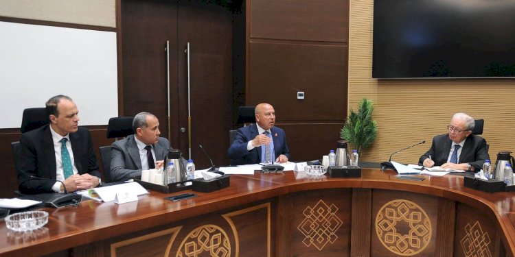 نائب رئيس الوزراء للشئون الاقتصادية يستعرض مع وزير النقل موقف مشروع شبكة القطار الكهربائي السريع