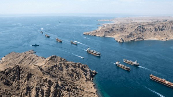إيران تُحدّد شهرًا للوصول إلى اتفاق مع واشنطن بشأن مضيق هرمز