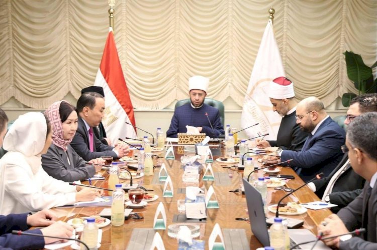 وزير الأوقاف يستقبل نائب رئيس الجامعة المصرية للثقافة الإسلامية بكازاخستان وسفير كازاخستان