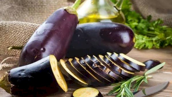 ماذا يحدث للجسم عند تناول الباذنجان
