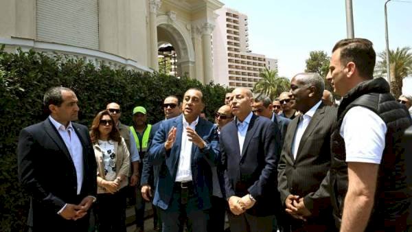 رئيس الوزراء يتفقد مشروع رفع كفاءة الواجهات الخارجية والموقع العام لقصر التحرير