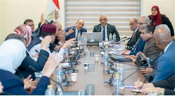 وزير الدولة للإنتاج الحربي يناقش الموازنة التخطيطية للوزارة والهيئة عن العام المالي (2027/2026)