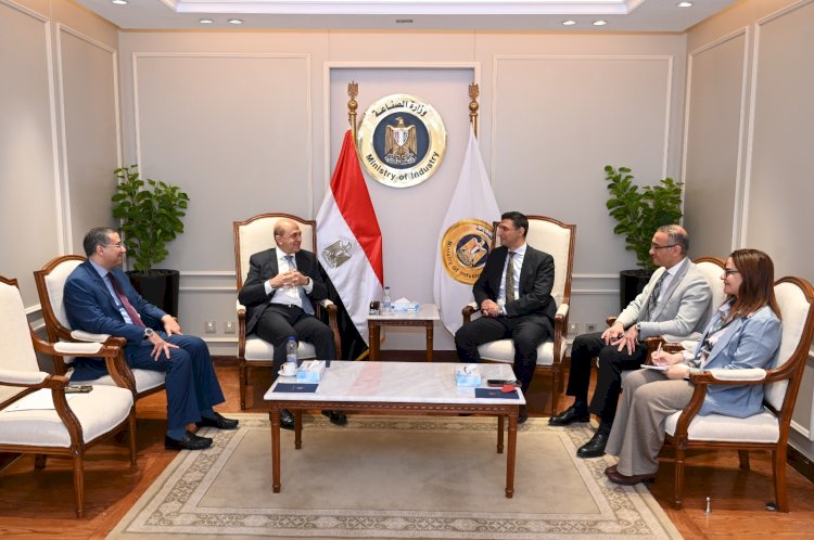 وزير الصناعة يبحث تعزيز الاستثمارات الفرنسية والتصدير لمصر