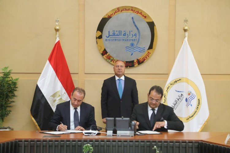 وزير النقل يشهد توقيع اتفاقية لتطوير الخدمات الرقمية والحجز الإلكتروني للنقل العام