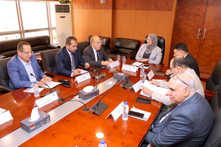 هيئة التنمية الصناعية تبحث سبل تعزيز الاستثمار الصناعي مع جمعية مستثمري العاشر من رمضان