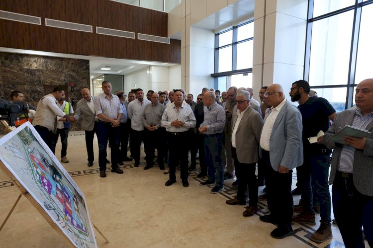 وزير النقل يتفقد تطوير ميناء السخنة ويشهد استقبال سفينة جديدة بمحطة الحاويات