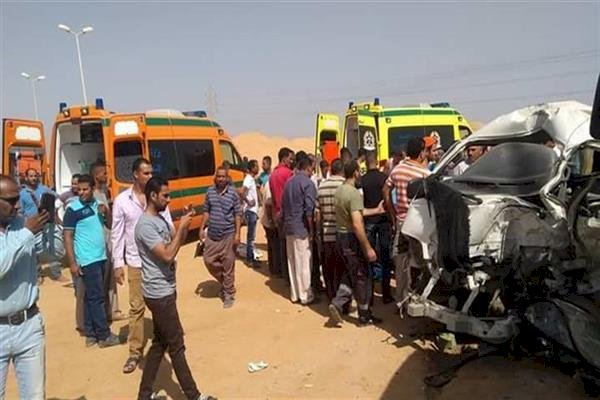 إصابة 3 أشخاص في تصادم سيارة زفة وتوك توك بمدخل بني رافع بمنفلوط
