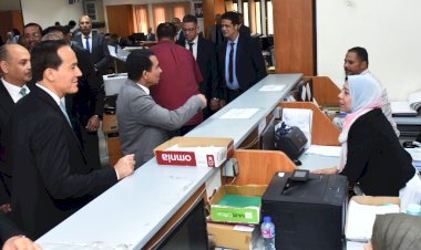 رئيس هيئة الاستثمار يواصل جولاته الميدانية ويتفقد مركز خدمات المستثمرين بالعاشر من رمضان