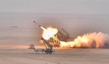 الدفاعات الجوية الكويتية تتصدى حالياً لهجمات صاروخية وطائرات مسيرة معادية