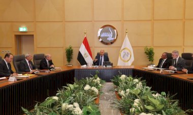 وزير النقل يعتمد تأسيس شركة تراست القناة لإدارة وتشغيل خدمات السفن التجارية