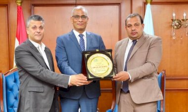 محافظ كفر الشيخ يناقش خطة عمل القافلة الطبية المجانية للأسر الأولى بالرعاية  