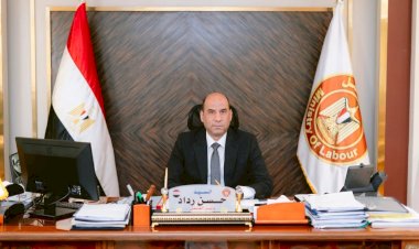 وزير العمل يعتمد صرف 1.29 مليون جنيه لـ381 عاملًا من العمالة غير المنتظمة في 28 محافظة