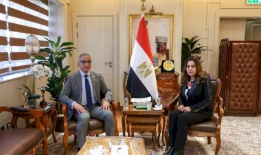 وزيرة التنمية المحلية ومحافظ الجيزة يستعرضان مشروعات التطوير وتحسين الخدمات للمواطنين