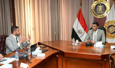 وزير الصناعة يبحث مع شركة "التوكل الكهربائية – جيلا" خطط التوسع في توطين تكنولوجيا الإضاءة وكفاءة الطاقة والطاقة المتجددة