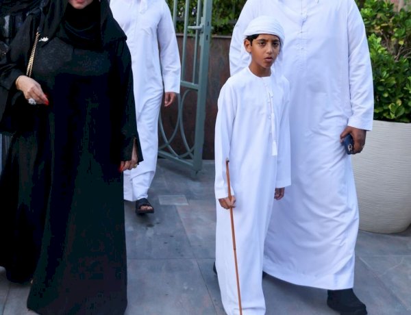 بحضور الشيخ خليفة بن ذياب آل نهيان.. افتتاح أول مهرجان عائلي لتشجيع الأطفال على التجارة وريادة الأعمال | صور 