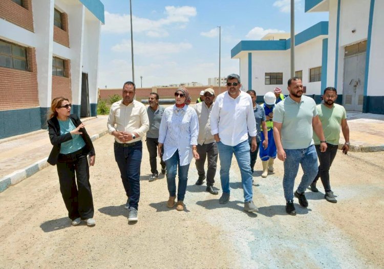 وزيرة الإسكان تتابع أعمال تطوير ورفع كفاءة الطرق والمرافق بالمناطق الصناعية