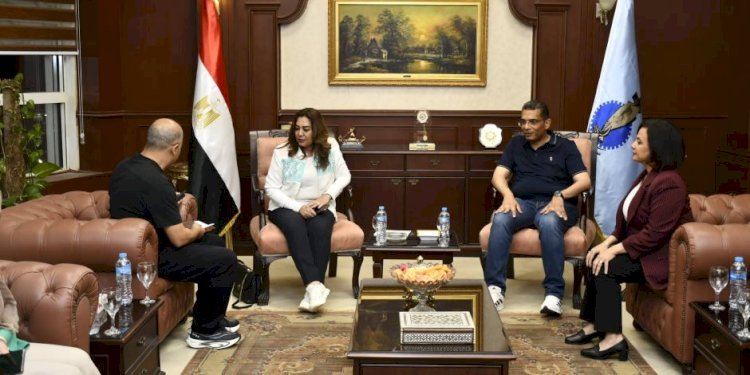 وزيرة التنمية ومحافظ البحر الأحمر يعقدان اجتماعاً موسعاً لمتابعة منظومة المخلفات والارتقاء بمستوى الخدمات البيئية