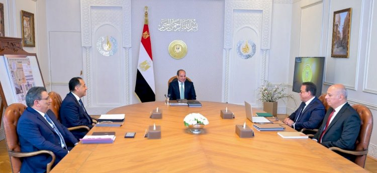 الرئيس السيسي يجتمع مع رئيس الوزراء ووزير الصحة