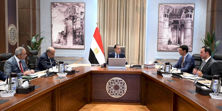 رئيس الوزراء يعرض الصورة النهائية لمبادرة تركيب الألواح الشمسية على مجلس الوزراء