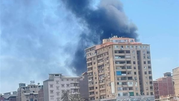 حريق هائل داخل مخزن اسفنج بقرية السنانية فى دمياط