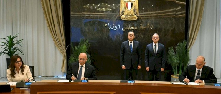 رئيس الوزراء يشهد مراسم توقيع اتفاقية نقل ملكية حصة من محطات وقود وطنية