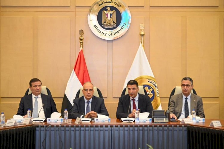 اتفاق وزاري لتشكيل لجنة مشتركة لإدارة ملف البصمة المائية في الصناعات الغذائية