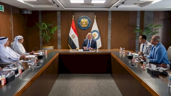 وزير البترول يبحث مع إينوك الإماراتية التوسع في الاستثمارات المشتركة بمجالات تموين الطائرات