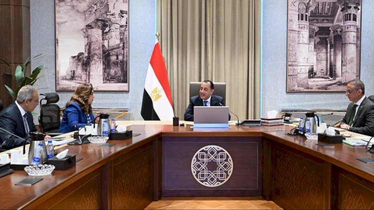 رئيس الوزراء يتابع الموقف التنفيذي للمشروعات التنموية والخدمية في محافظة الجيزة