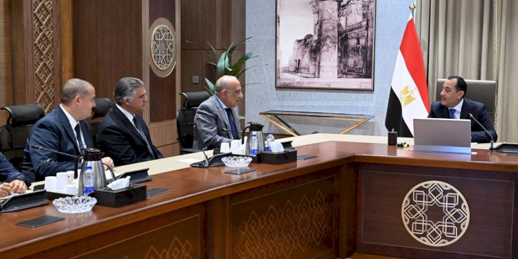 رئيس الوزراء يتابع مستجدات الموقف التنفيذي لمشروعات الطاقة الجديدة والمتجددة