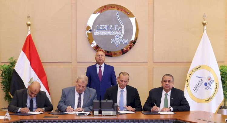 وزير النقل يشهد توقيع عقود إنشاء وتطوير خطوط السكك الحديدية ونظم الإشارات
