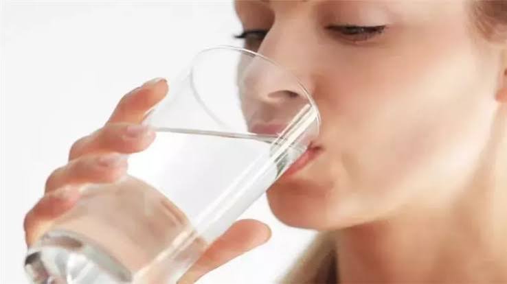 الإفراط في شرب الماء.. مفاجأة غير متوقعة قد تبطئ نزول الوزن رغم الريجيم