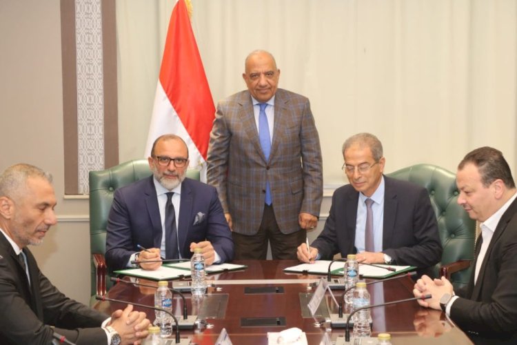 وزير الكهرباء يشهد مراسم توقيع بروتوكول بين الشركة القابضة واتصالات مصر لإحلال العدادات التقليدية بأخرى ذكية