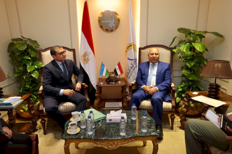 وزير النقل يبحث مع سفير أوزبكستان تعزيز التعاون في النقل واللوجستيات لزيادة التبادل التجاري