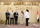 وزيرة الإسكان تسلم عقود توفيق أوضاع الأراضي المضافة بمدينتي العبور الجديدة والشروق
