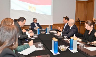 وزير السياحة والآثار يجتمع مع كبار منظمي الرحلات ومسئولي شركات السياحة والطيران الفرنسية
