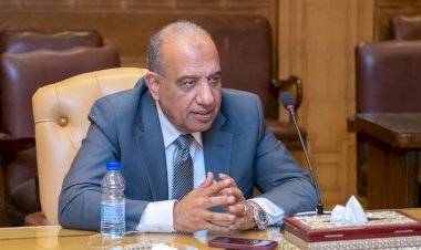 وزير الكهرباء والطاقة المتجددة يستعرض القدرات الحالية والمُخططة من الطاقات المتجددة