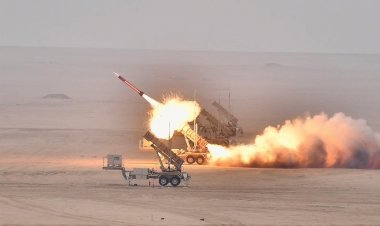 الدفاعات الجوية الكويتية تتصدى حالياً لهجمات صاروخية وطائرات مسيرة معادية