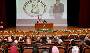 وزير الإنتاج الحربي يلتقي الحاصلين على البرامج القيادية لتعظيم الاستفادة من خبراتهم